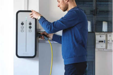 Borne de recharge Hager pour véhicules électriques