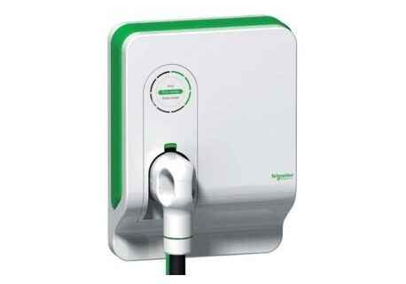 Borne de recharge Schneider EVlink pour véhicule électrique résidentiel."